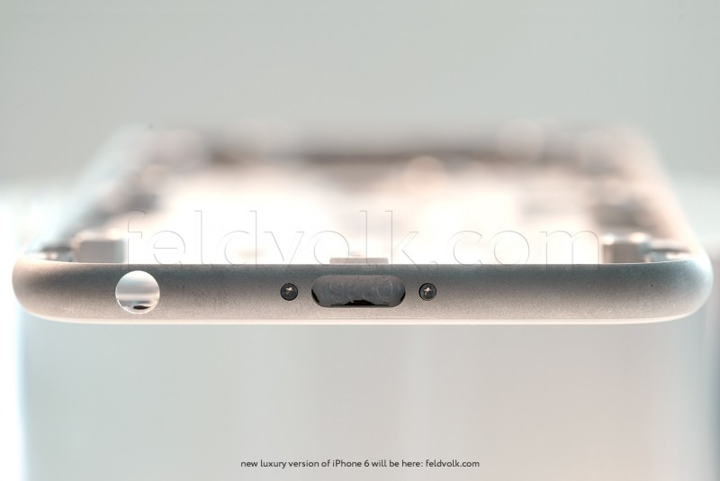 Illustration for article titled High Quality Images of the iPhone 6's Supposed Rear Shell
